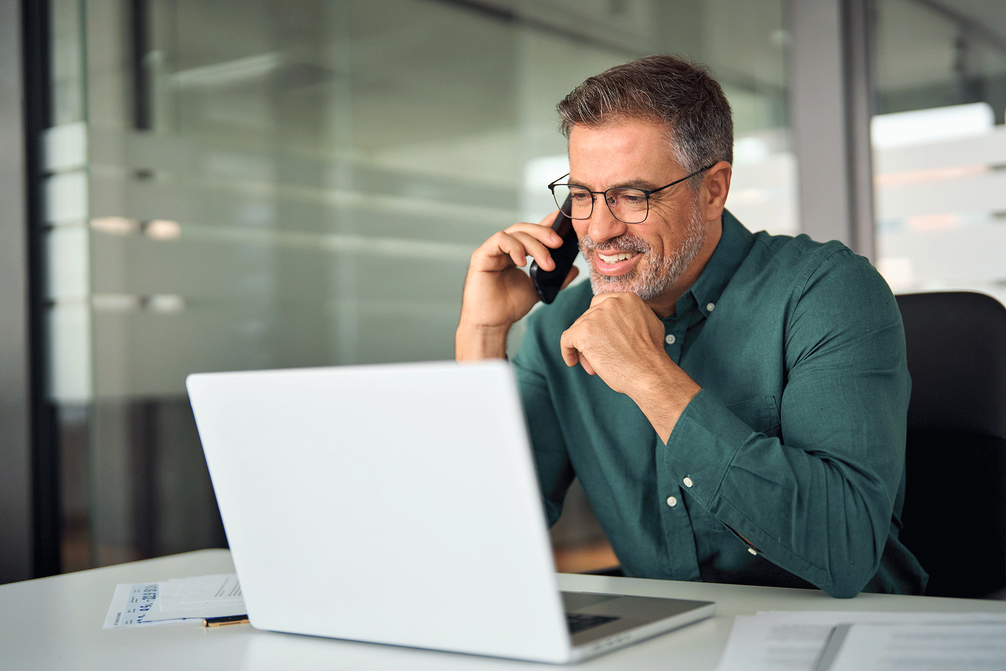 Téléphone, mail ou espace client : quelle est la meilleure façon de commander un coursier ?