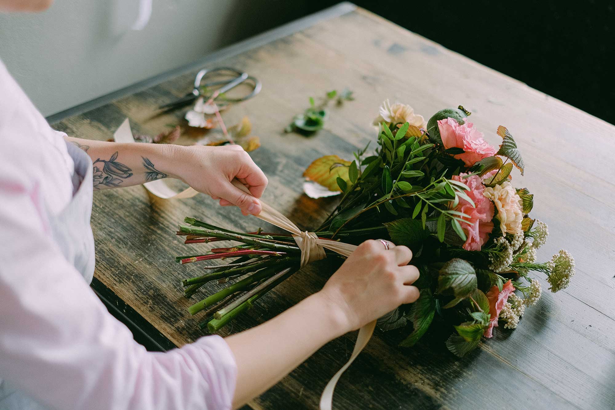 Comment emballer des fleurs pour la livraison ?
